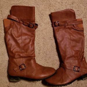 Fashionable chestnut colored boots